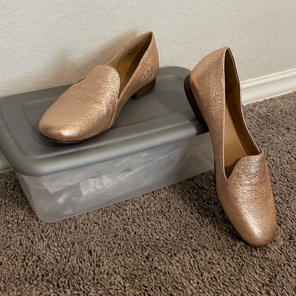 Naturalizer shoes, size 6 1/2, rose gold, brand new - Picture 1 of 5